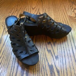 Nine West Black Wedge Platform Sandals, size 9M